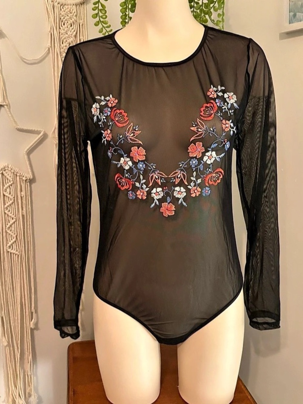 La Vie En Rose Floral Embroidered Mesh Bodysuit Large Like New